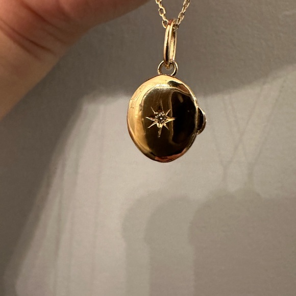 14k Solid Gold Locket - Picture 4 of 9